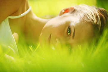 woman sleep on green grass